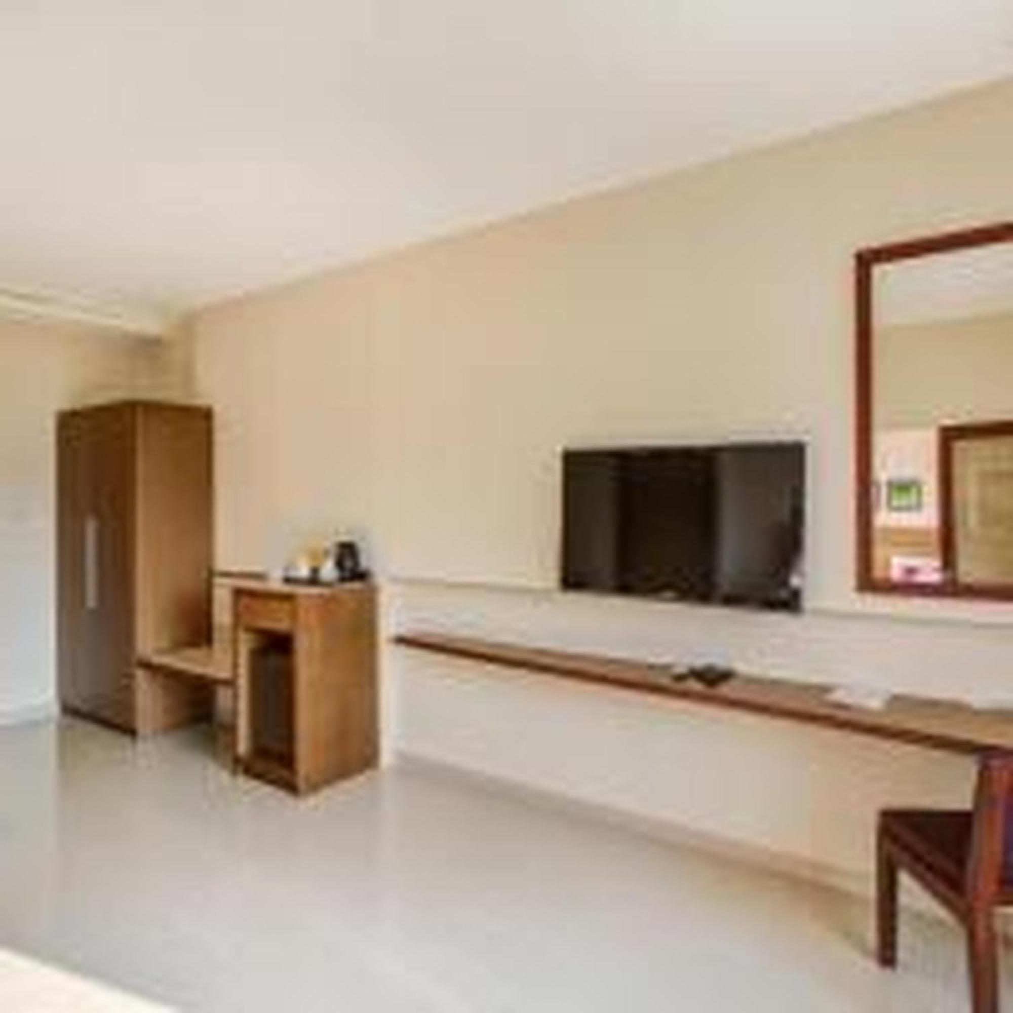 Jk Residency Kelakam Hotel Екстериор снимка
